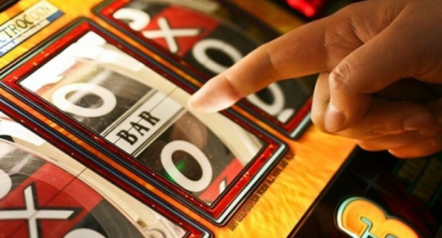 What are the major categories of online casino-games?